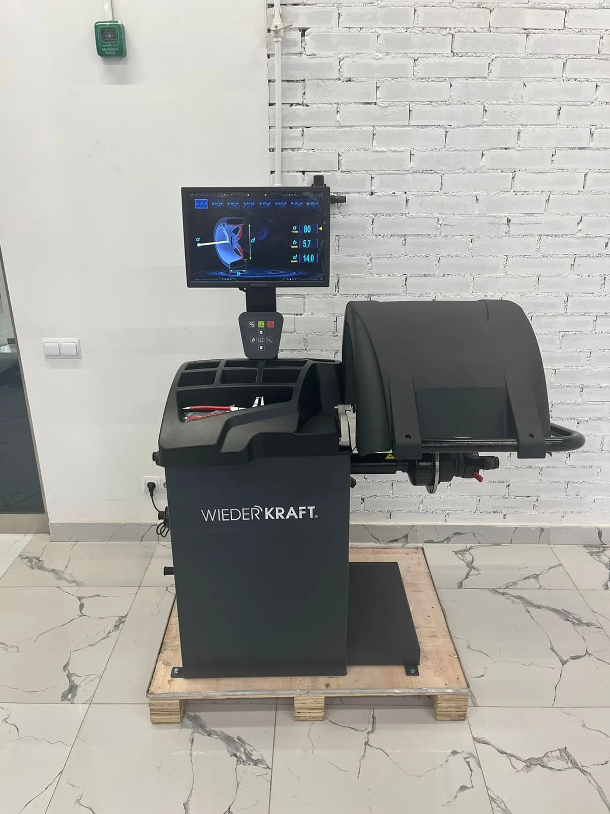 WiederKraft WDK-777B — электронная линейка автоматического ввода параметров