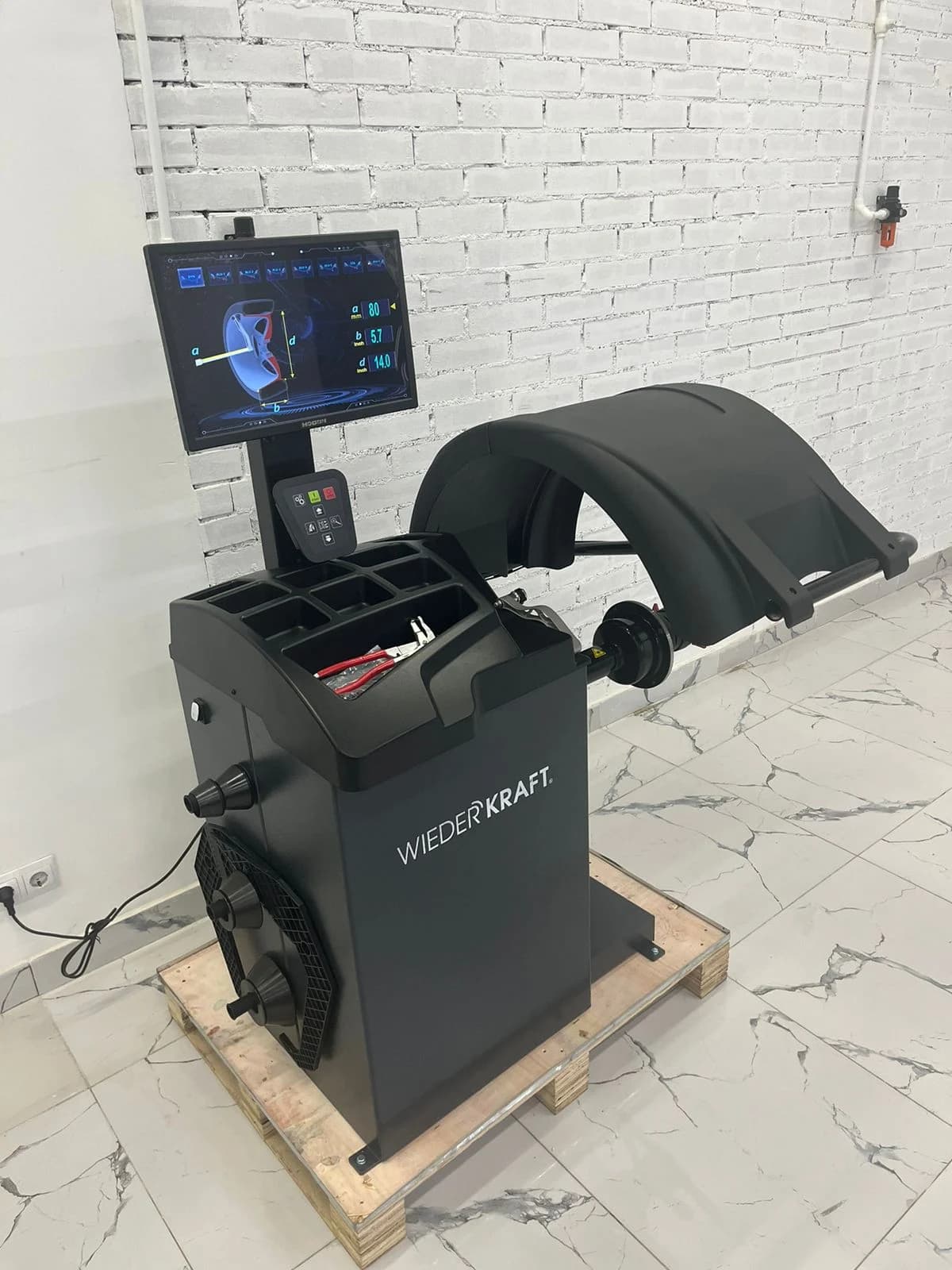 WiederKraft WDK-777B — комплект конусов и быстрозажимная гайка