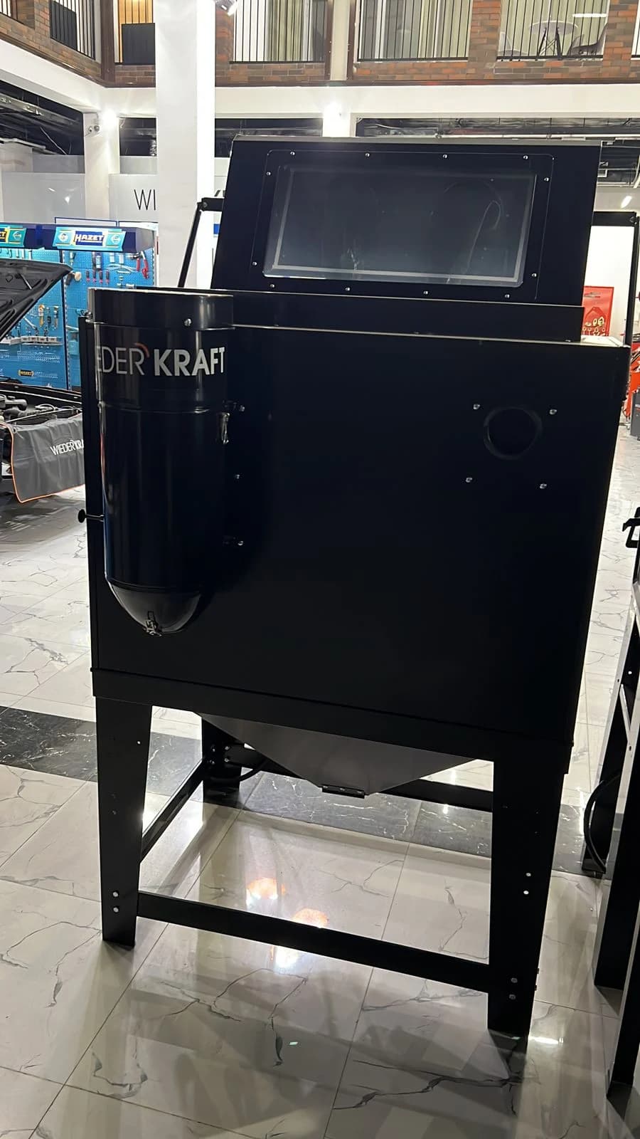 Пескоструйная камера 990 л фронтальная загрузка, система пылеудаления Wiederkraft WDK-83990