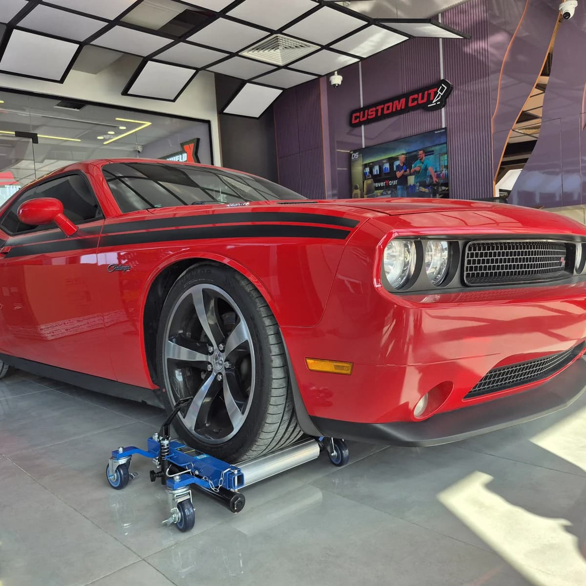 Тележка гидравлическая для перемещения автомобиля