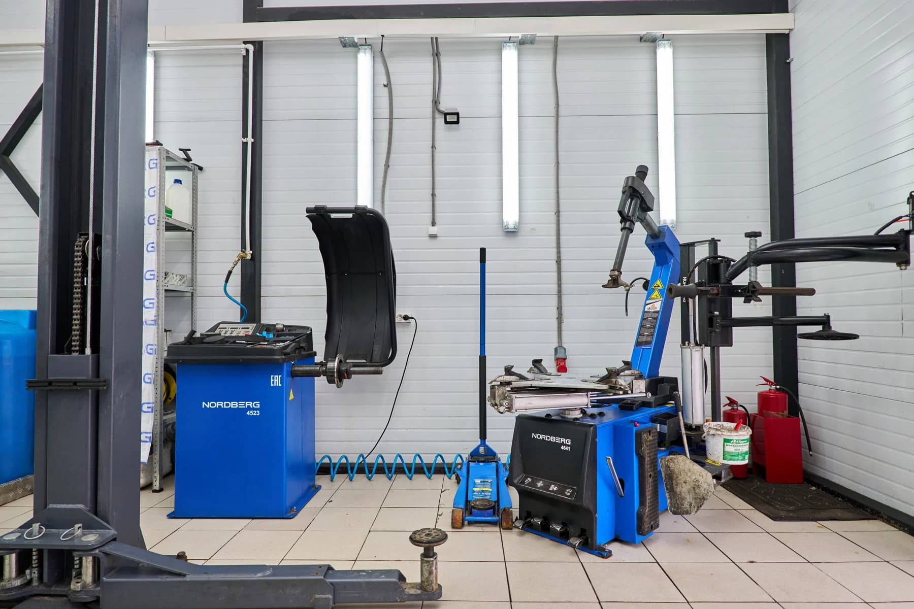 NORDBERG 4523 — вид спереди, общая компоновка станка