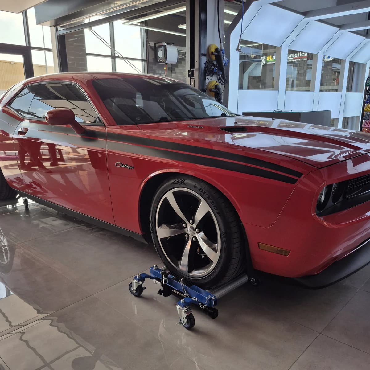 Тележка гидравлическая для перемещения автомобиля