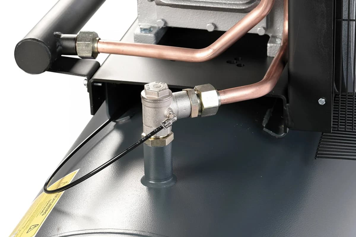 Компрессор поршневой Nordberg NCP500/1400 — 380 В, 1400 л/мин, ресивер 500 л, 7,5 кВт