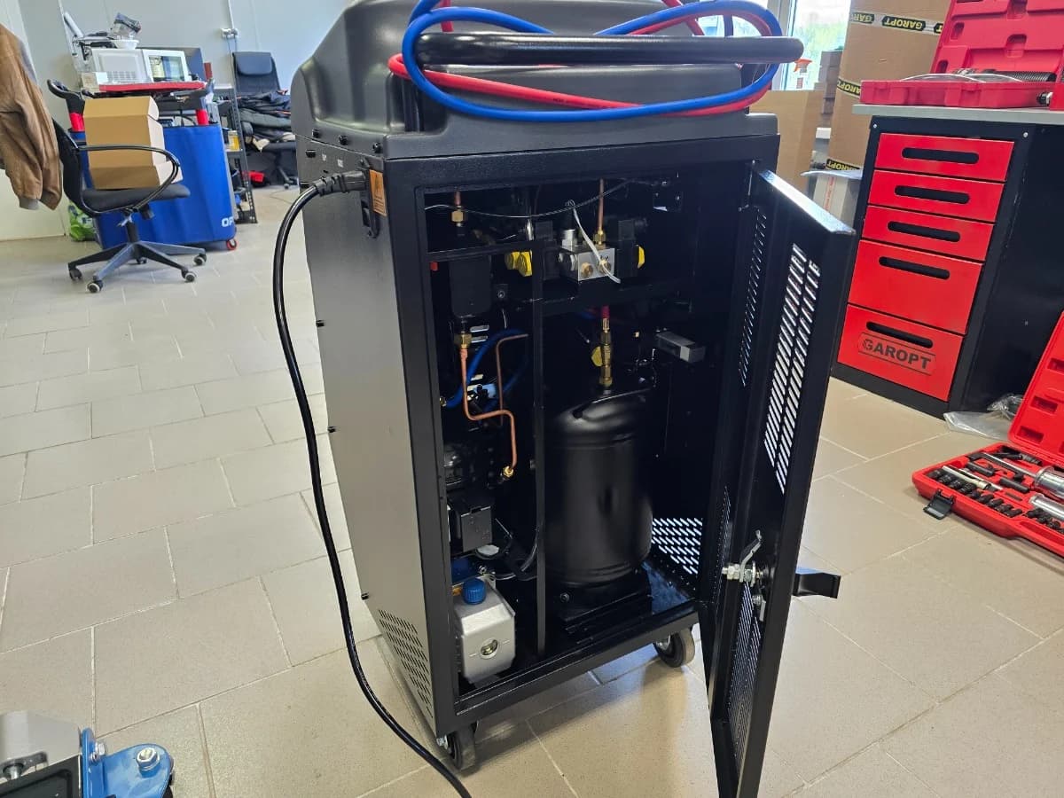 Вакуумный насос установки Dekar X565 180 л/мин