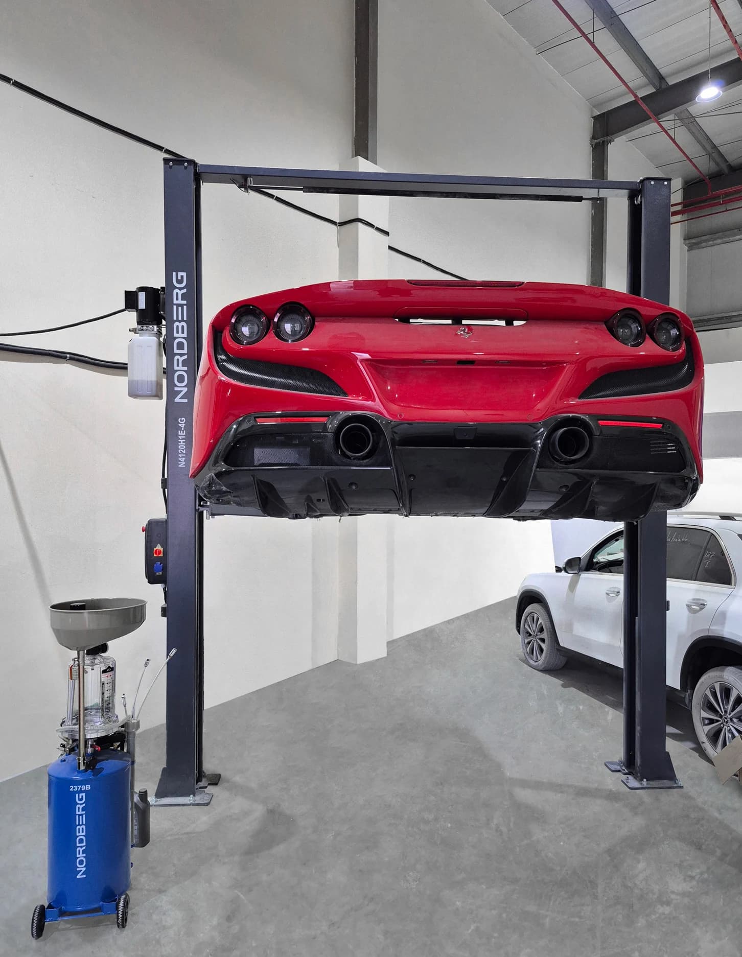 Установка для сбора масла Nordberg 2379B — пневматическая, 65 л, синяя, с осмотровой колбой