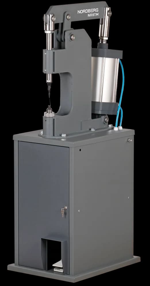 Клепальный станок пневматический Nordberg NR8TM — цилиндр 160 мм, с тумбой, 8 т
