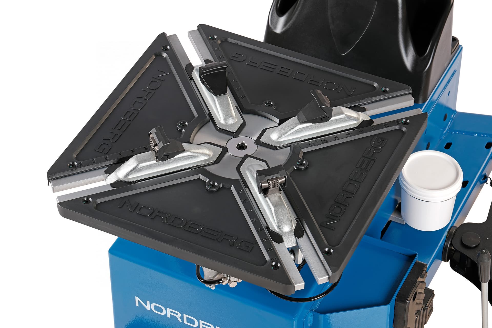 NORDBERG 4641ID — шильдик с техническими характеристиками