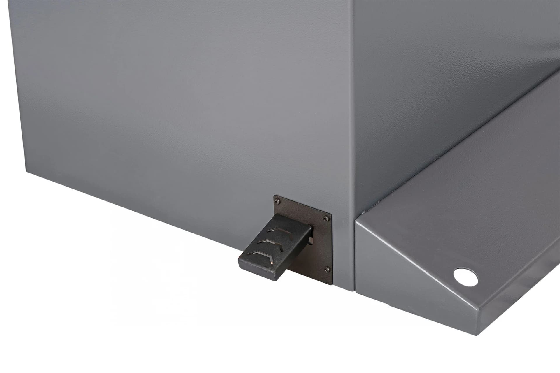 NORDBERG 4522PA — крупный план вала и быстрозажимной гайки