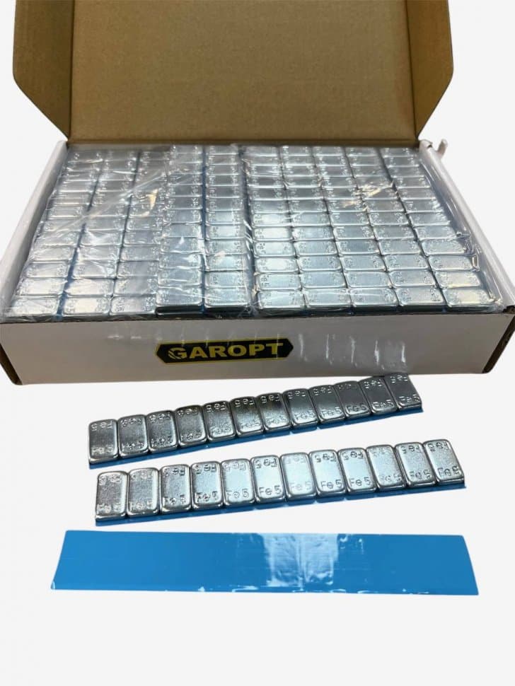 Упаковка самоклеящихся балансировочных грузиков GAROPT на синей ленте