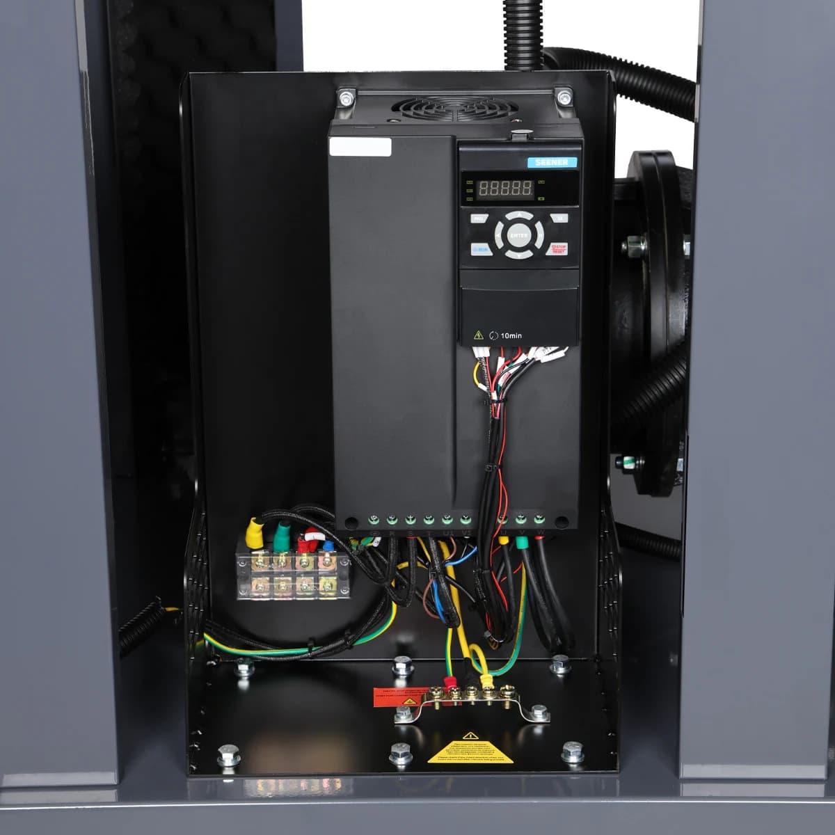 Компрессор винтовой, 11 кВт, 10 бар, 1550 л/мин, ресивер 410 л, с частотным преобразователем, осушитель