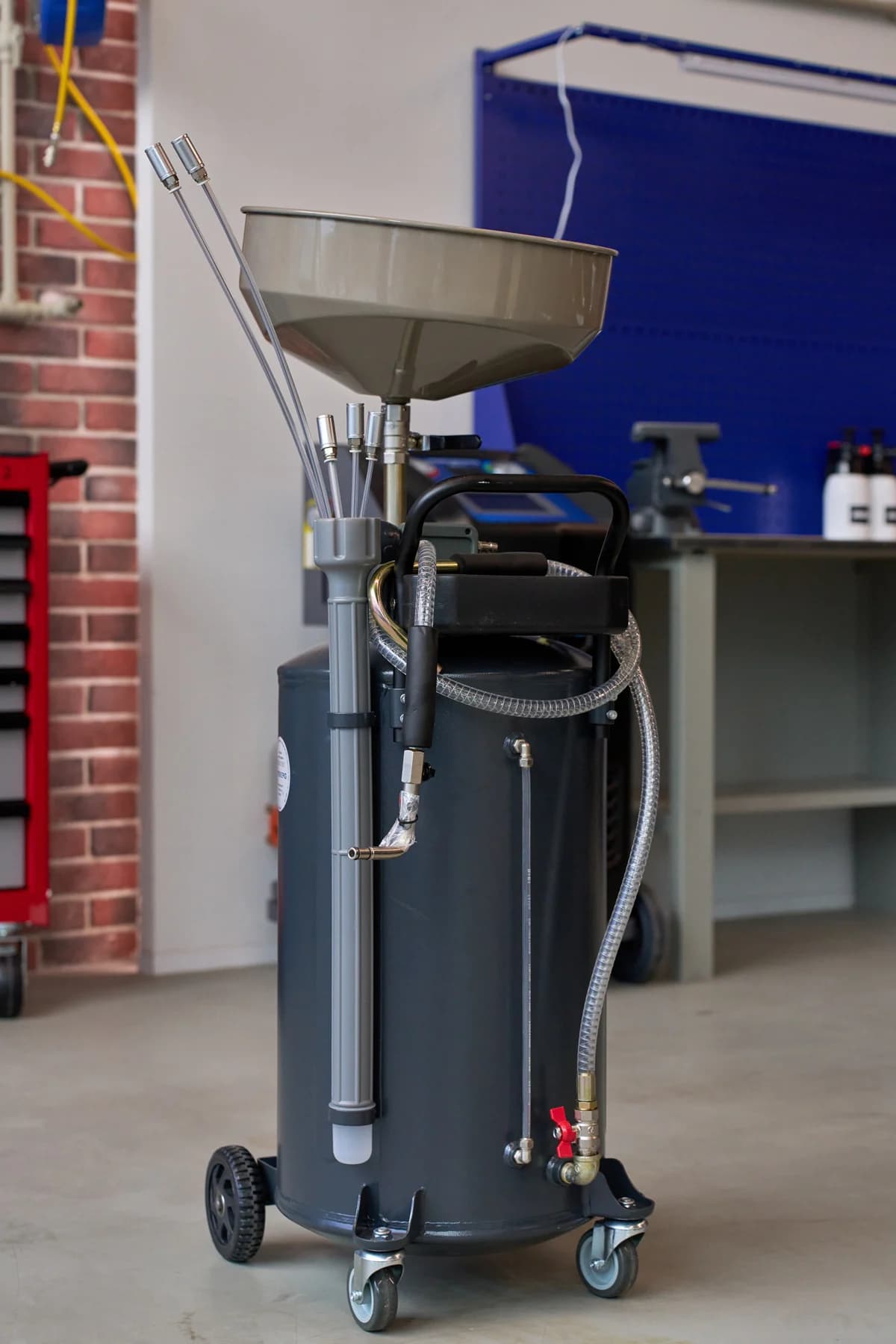 Установка для сбора масла Nordberg 2379-CG — пневматическая, 65 л, воронка 16 л