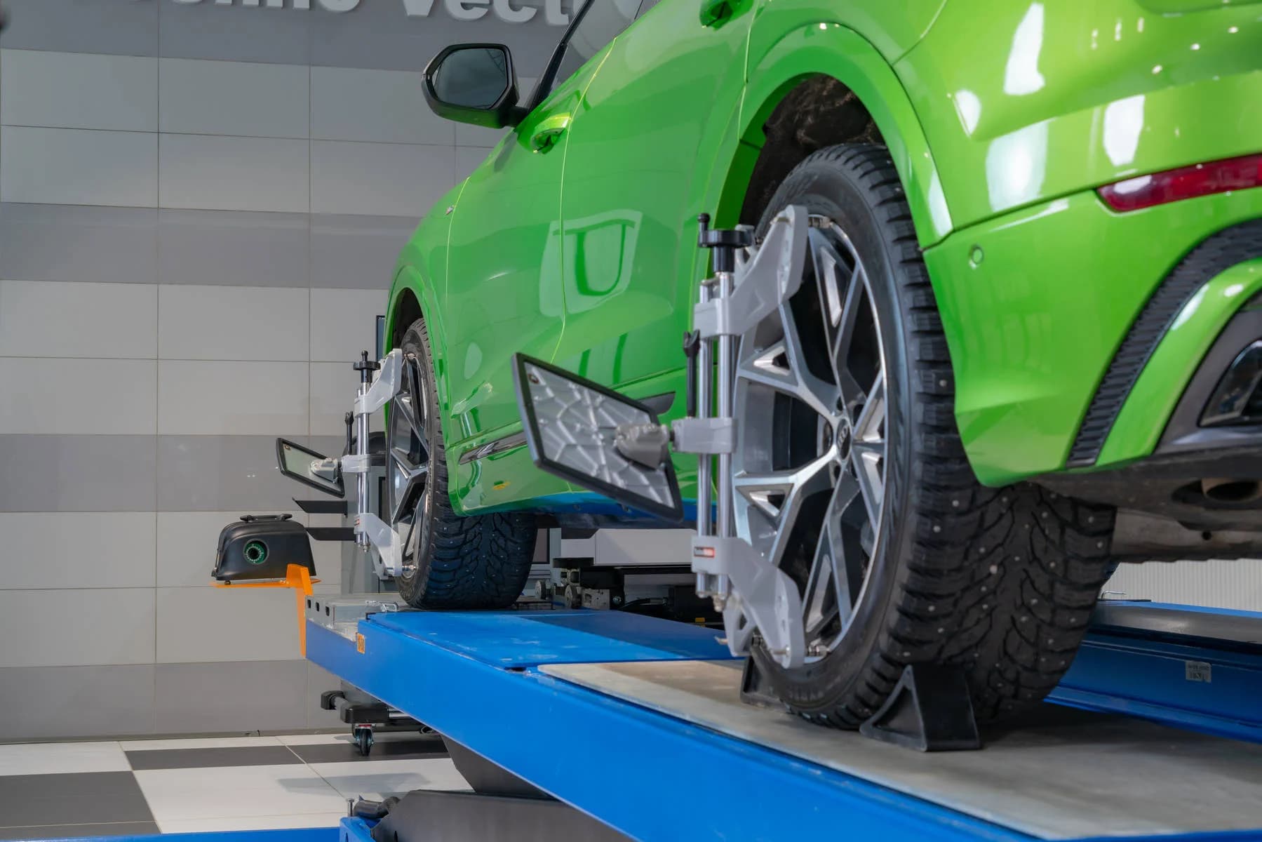 Стенд сход-развал 3D ТехноВектор 7202 MC — мобильный, 2 камеры, стойка Light