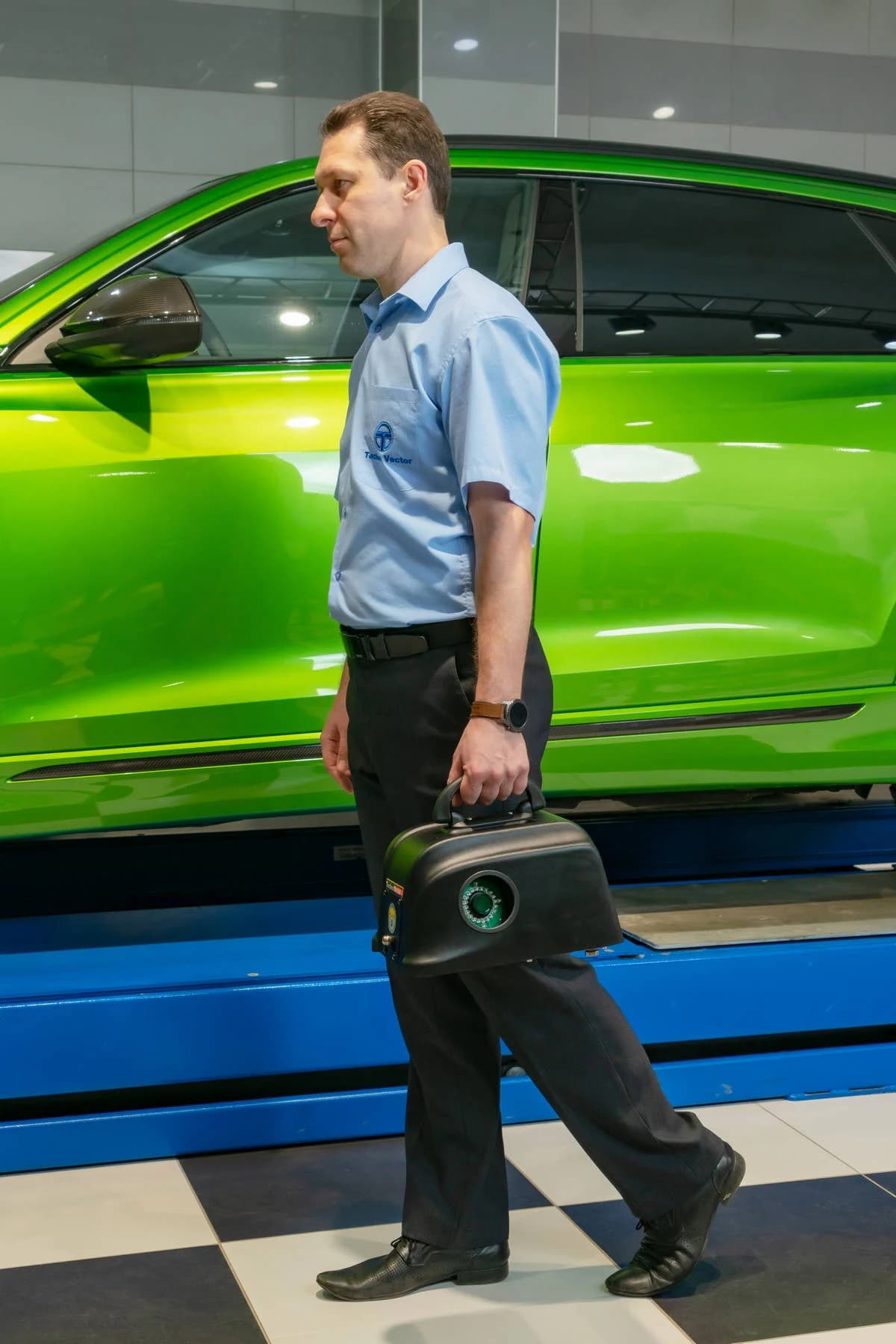 Стенд сход-развал 3D ТехноВектор 7202 MC — мобильный, 2 камеры, стойка Light