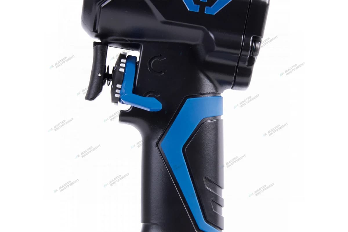 Гайковерт пневматический ударный 1/2″», 678 Нм, в комплекте 3 торцевые головки