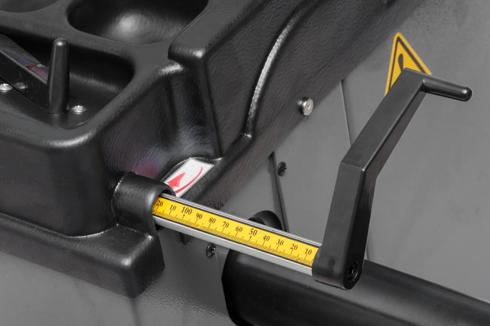 NORDBERG 4524C — крепление к полу и основание станка