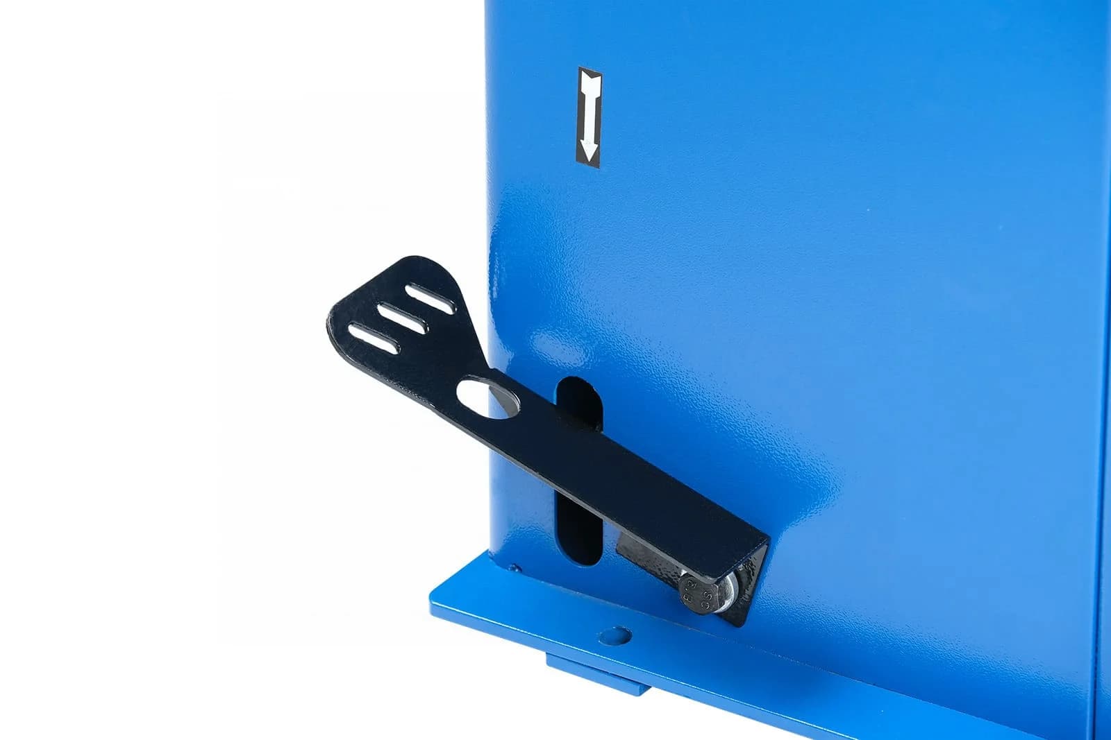 NORDBERG 4523C — вид сзади, электрический отсек 220 В