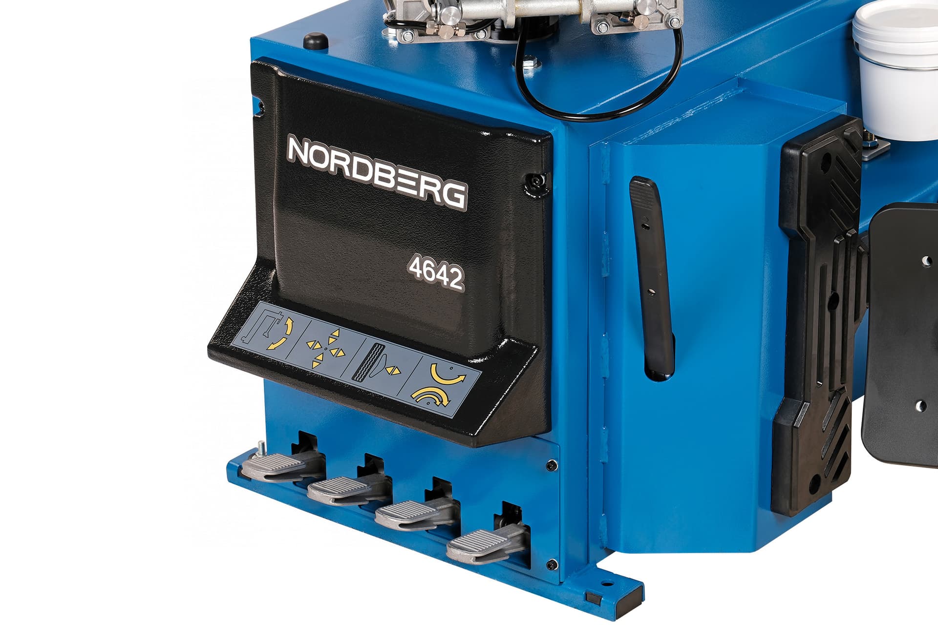 NORDBERG 4642(B) — вид сбоку, пневматическое откидывание колонны