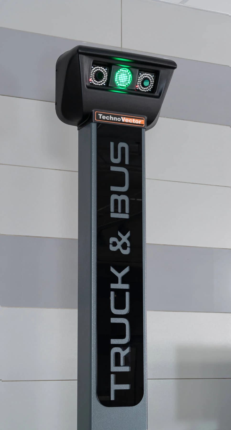 Стенд сход-развал грузовой ТехноВектор 7 Truck 7204 HTS6 — стационарный, 6 осей