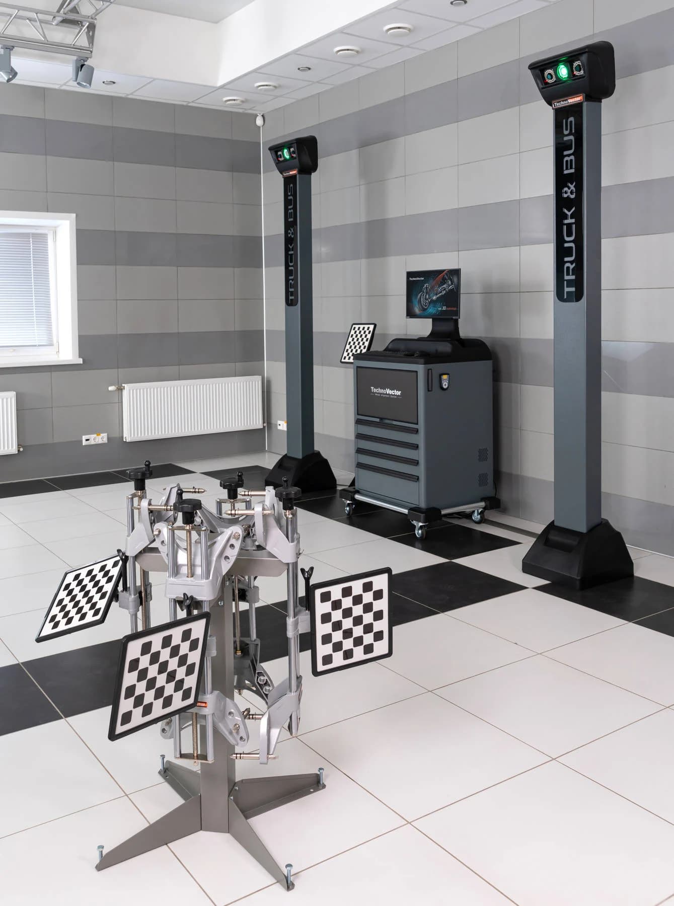 Стенд сход-развал грузовой ТехноВектор 7 Truck 7204 HTS6 — стационарный, 6 осей