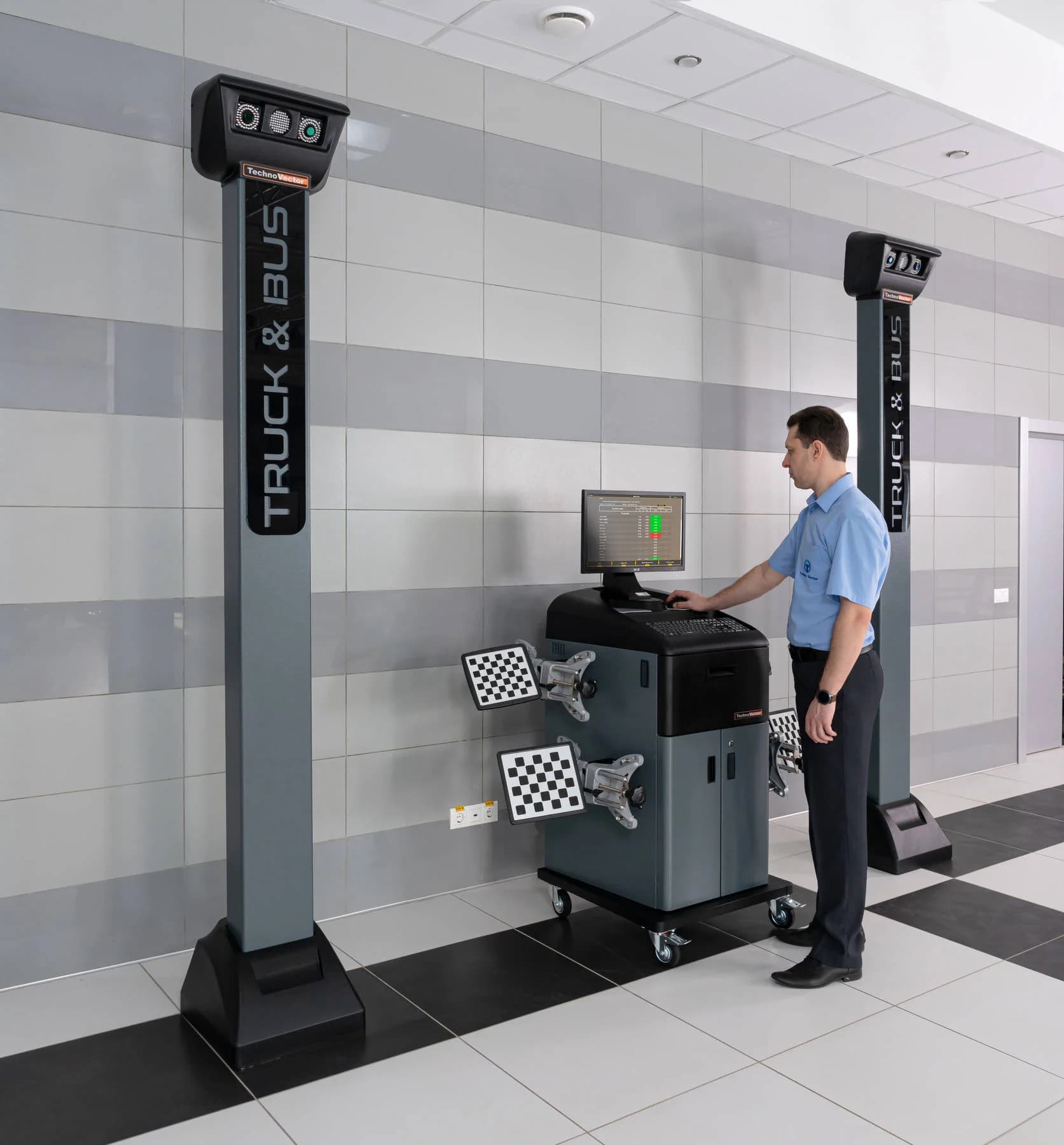 Стенд сход-развал грузовой ТехноВектор 7 Truck 7204 HTS6 — стационарный, 6 осей