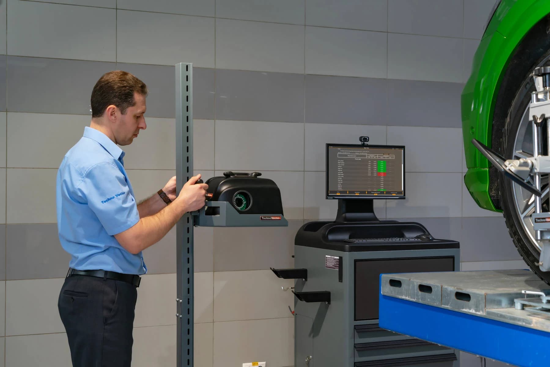 Стенд сход-развал 3D ТехноВектор P 7202 MC — мобильный, 2 камеры, стойка P