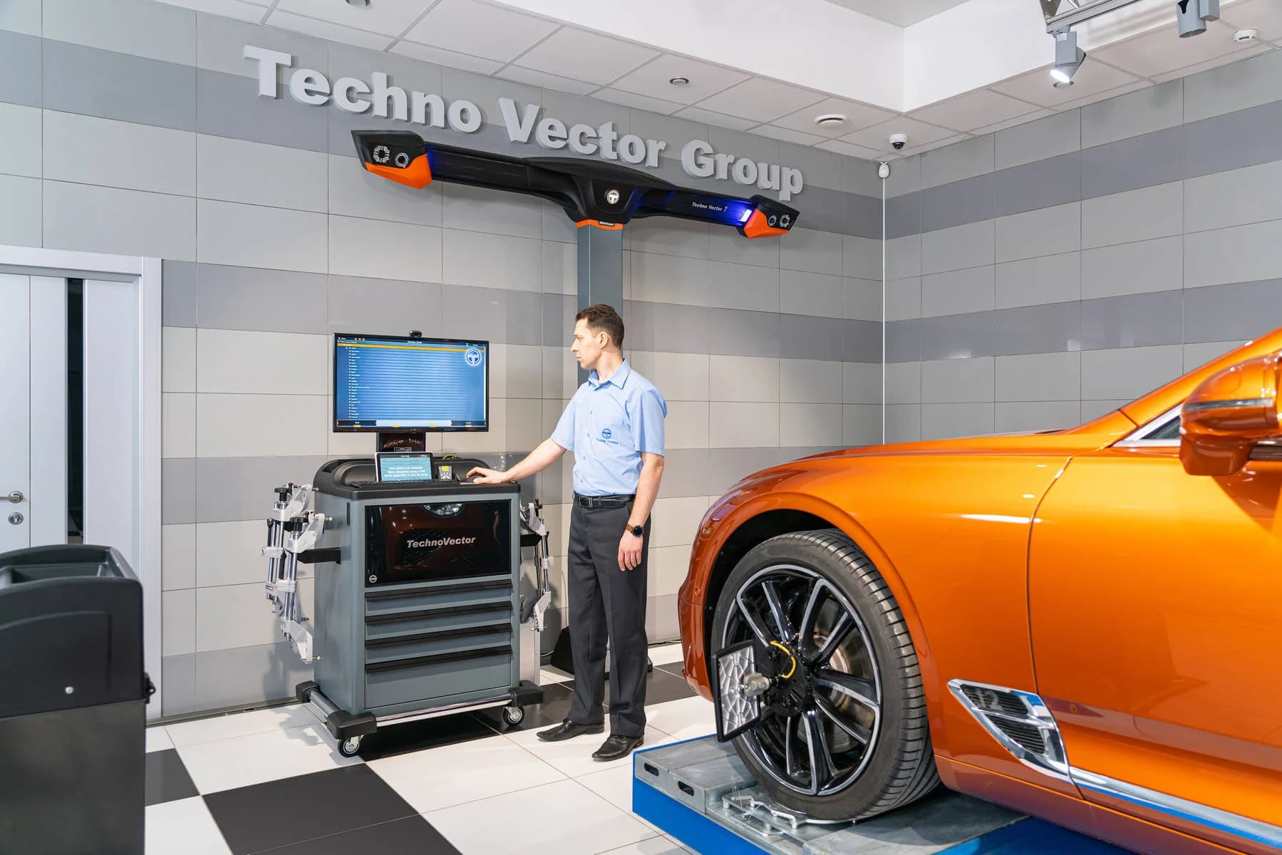 Стенд сход-развал 3D ТехноВектор P 7204 TAS — 4 камеры, Т-стойка, стойка P