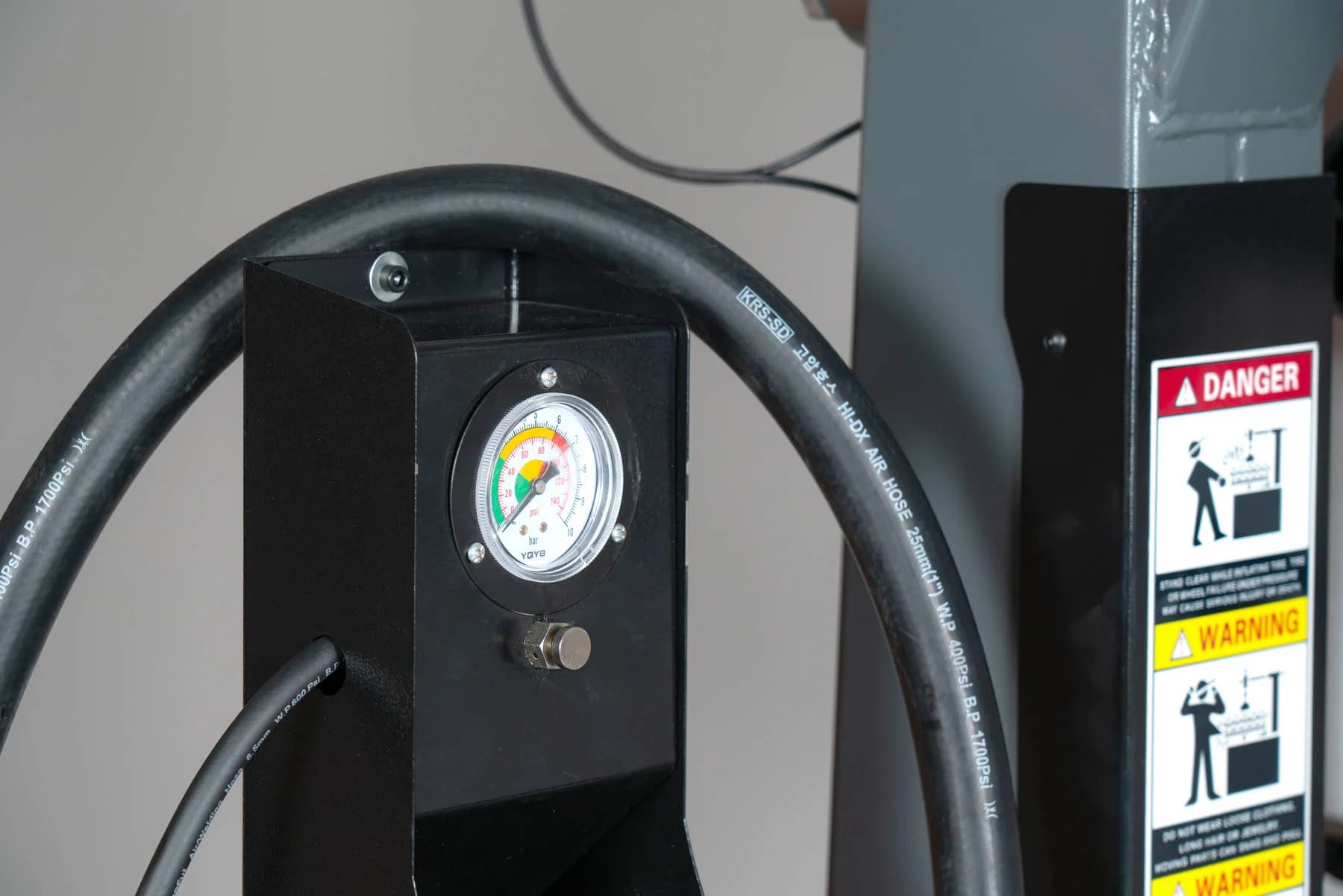 iPRO TM7B — кулачки поворотного стола крупным планом