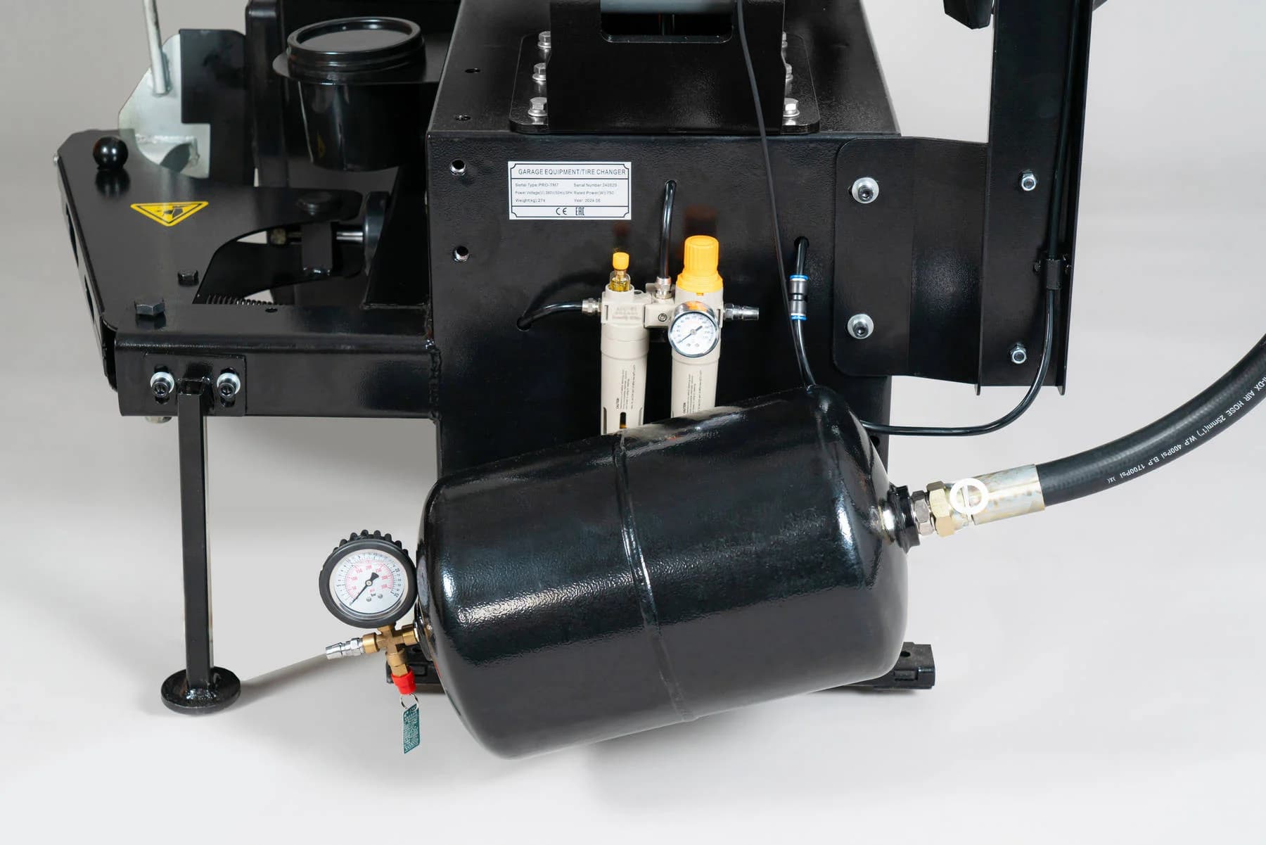 Шиномонтажный станок iPRO TM7 — вид спереди в рабочем положении