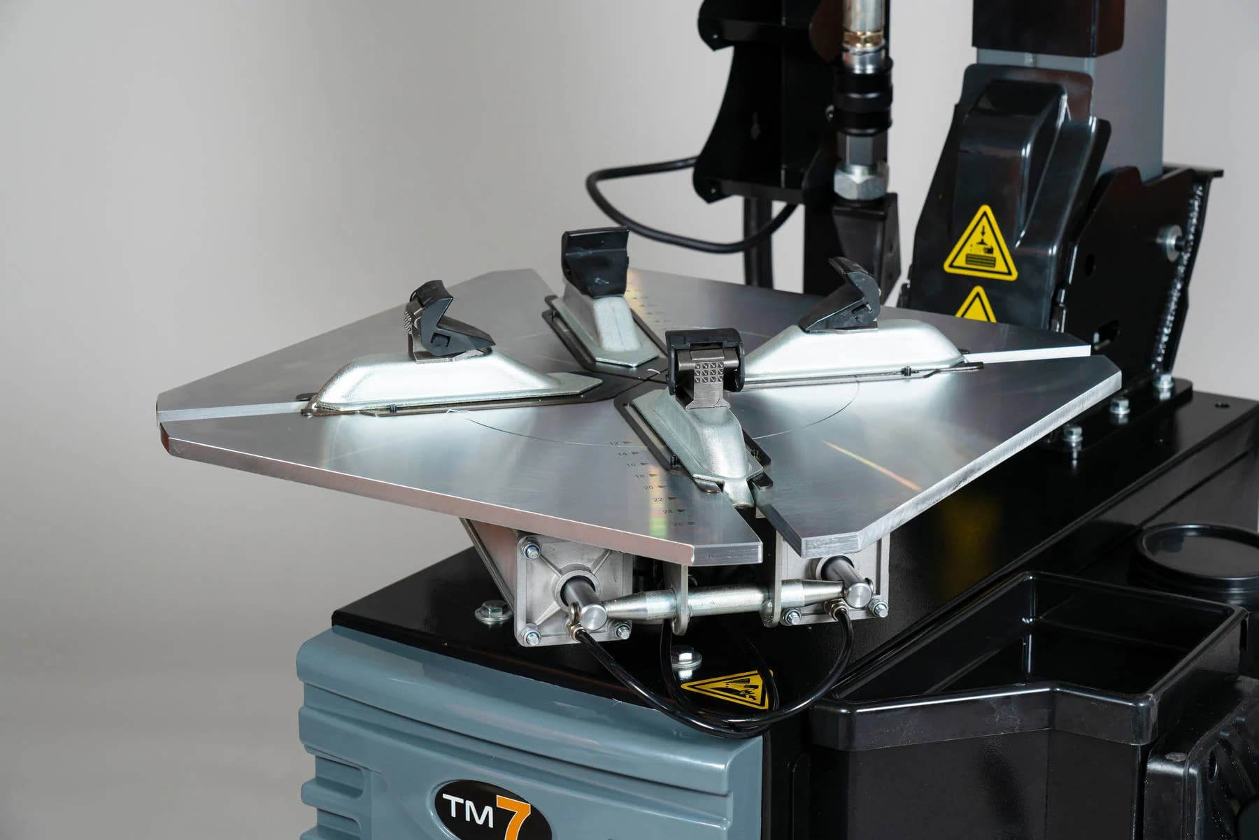 iPRO TM7 — вид сбоку, общая компоновка станка