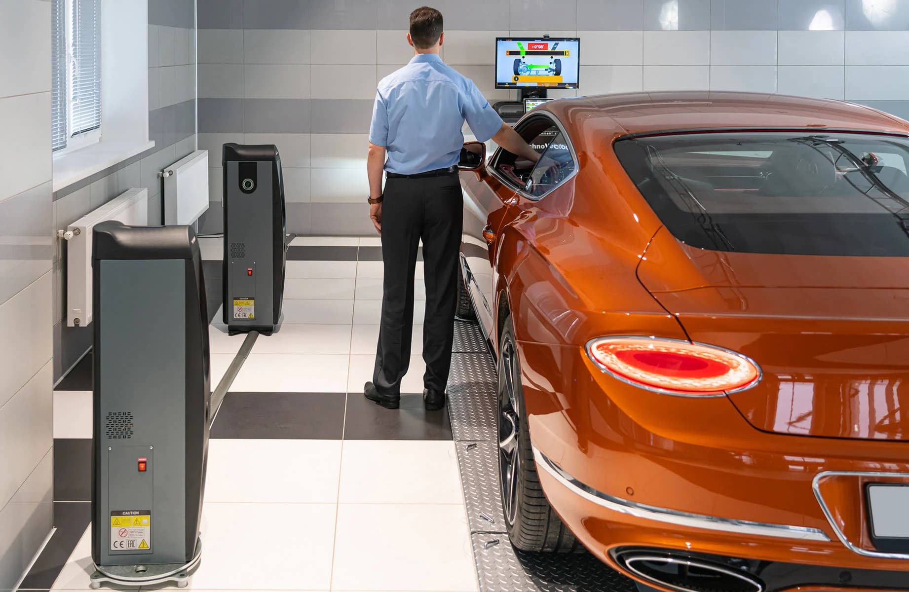 Стенд сход-развал ТехноВектор 8 T 8214 — бесконтактный, 10 камер, яма