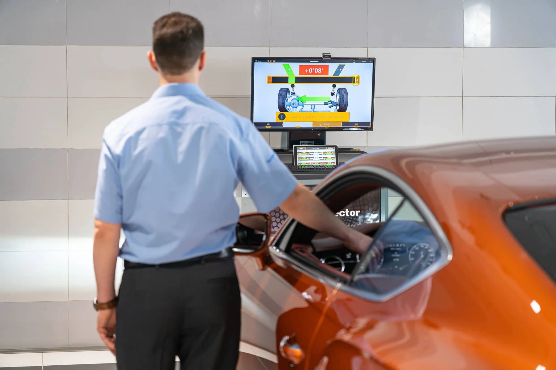 Стенд сход-развал ТехноВектор 8 T 8214 — бесконтактный, 10 камер, яма