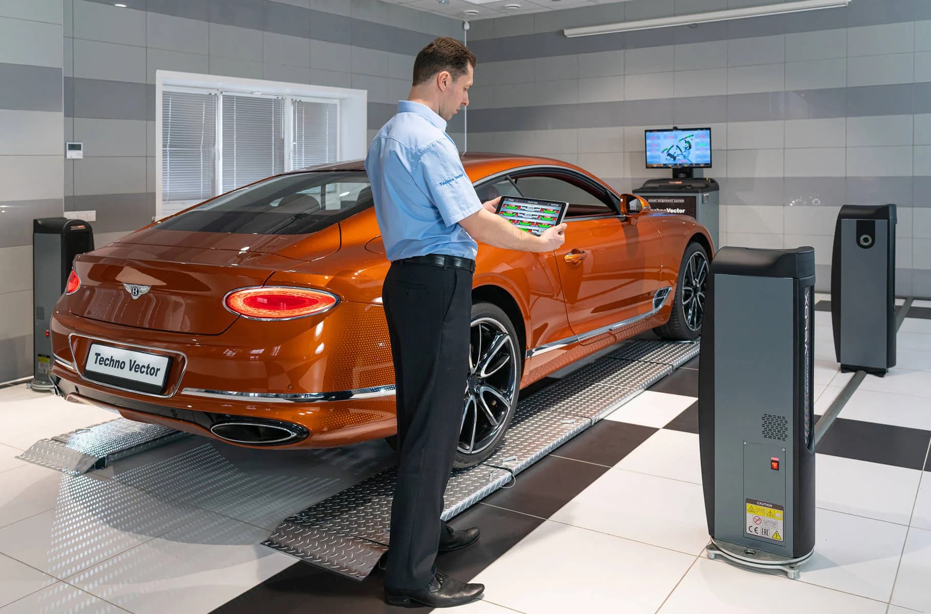 Стенд сход-развал ТехноВектор 8 T 8214 — бесконтактный, 10 камер, яма