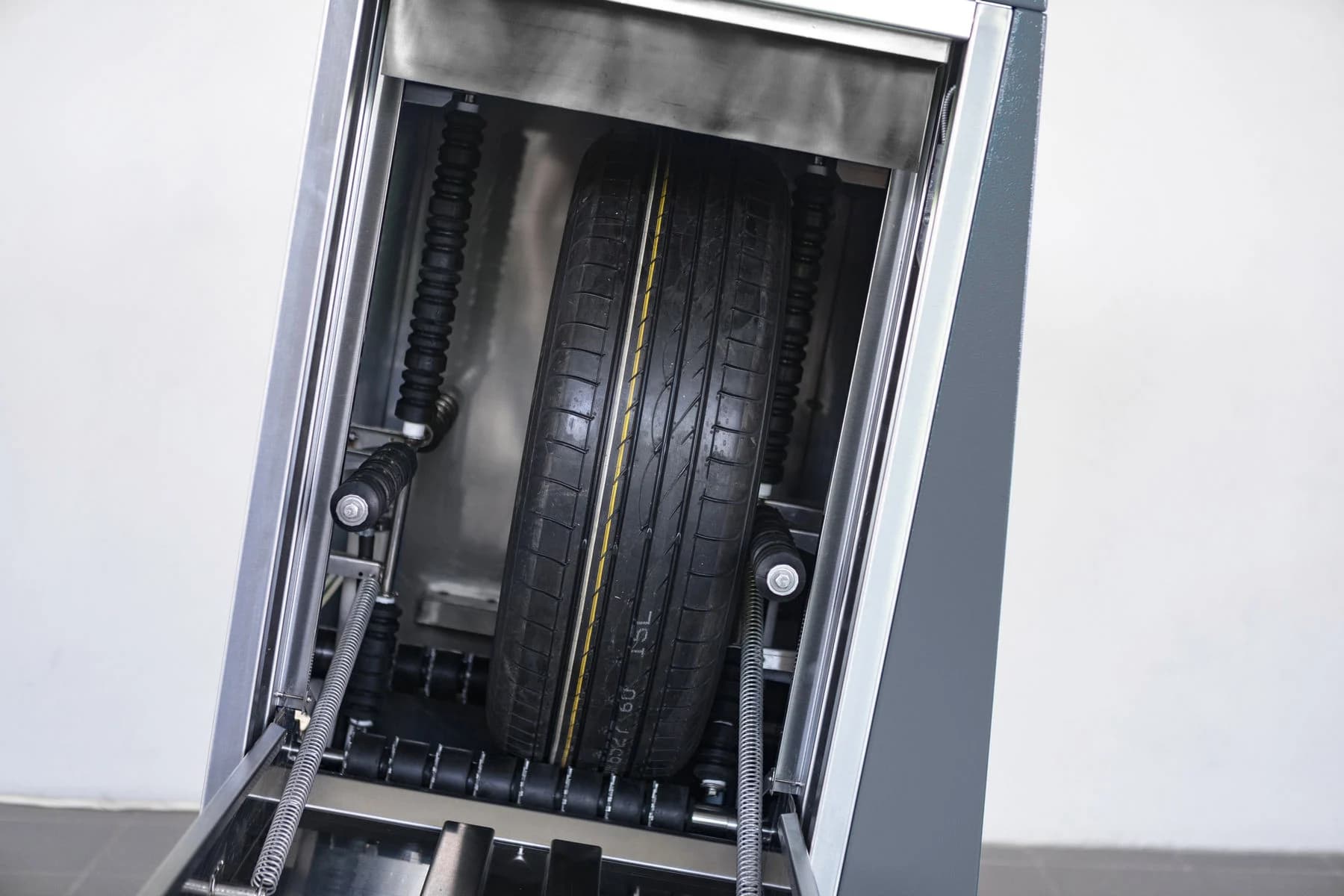 Мойка колёс автоматическая ТОРНАДО AWD Base — 560–820 мм, 380 В