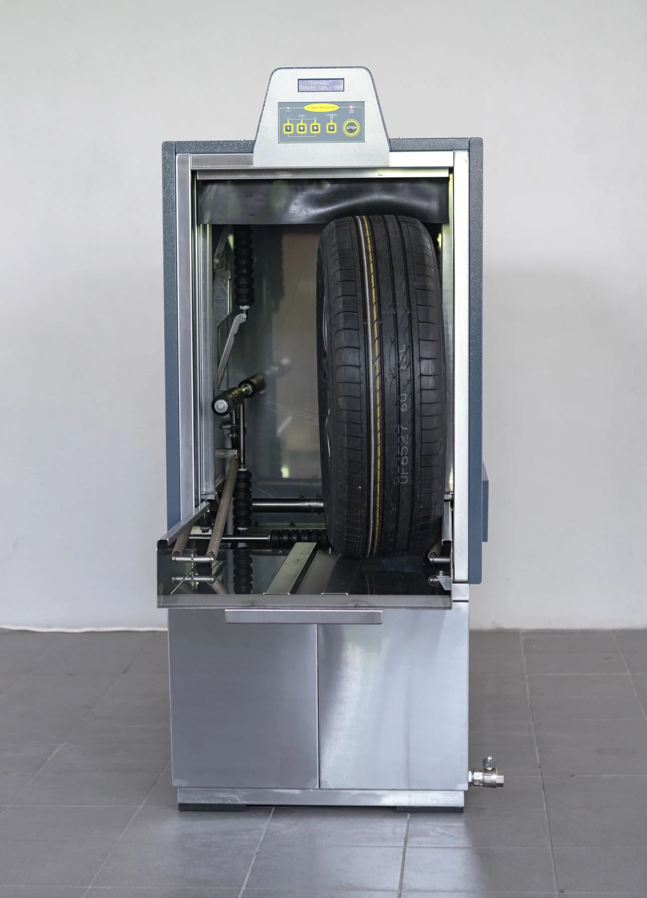 Мойка колёс Техновектор ТОРНАДО Compact — 1 вал, шумоизоляция, без нагрева