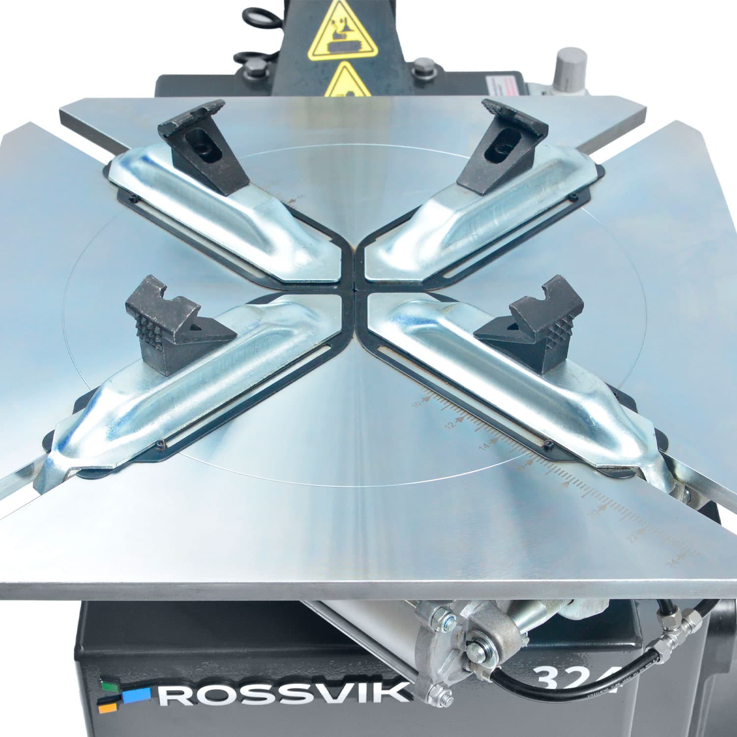 Rossvik V-324 — педали управления и пневматический блок