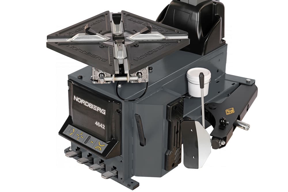 NORDBERG 4642(G) — панель управления и пневматические разъёмы