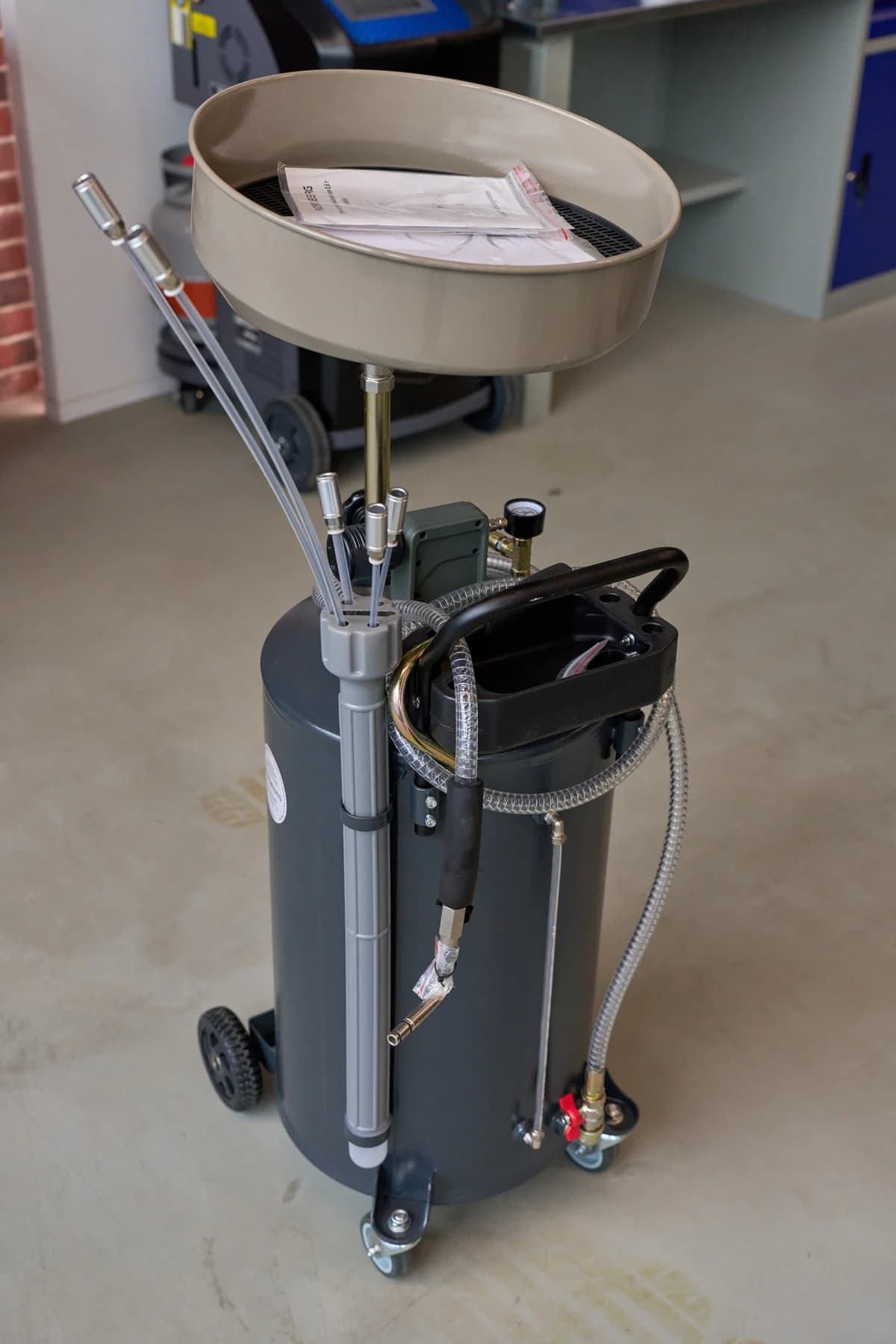 Установка для сбора масла Nordberg 2379-CG — пневматическая, 65 л, воронка 16 л