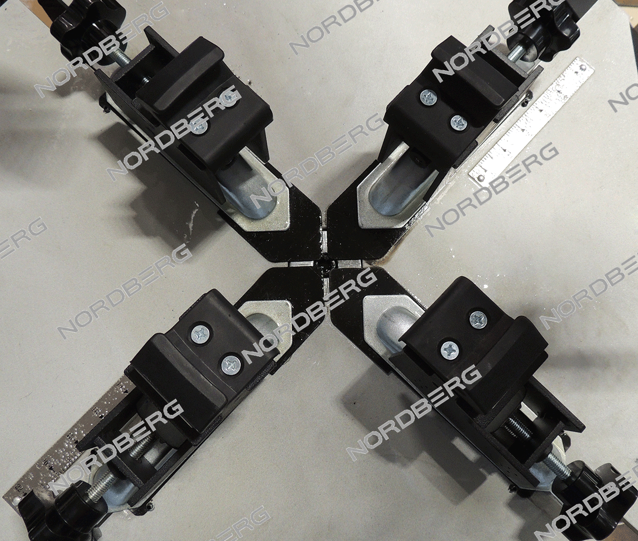 Адаптер зажима мотоколёс Nordberg C-M-04000000 на белом фоне