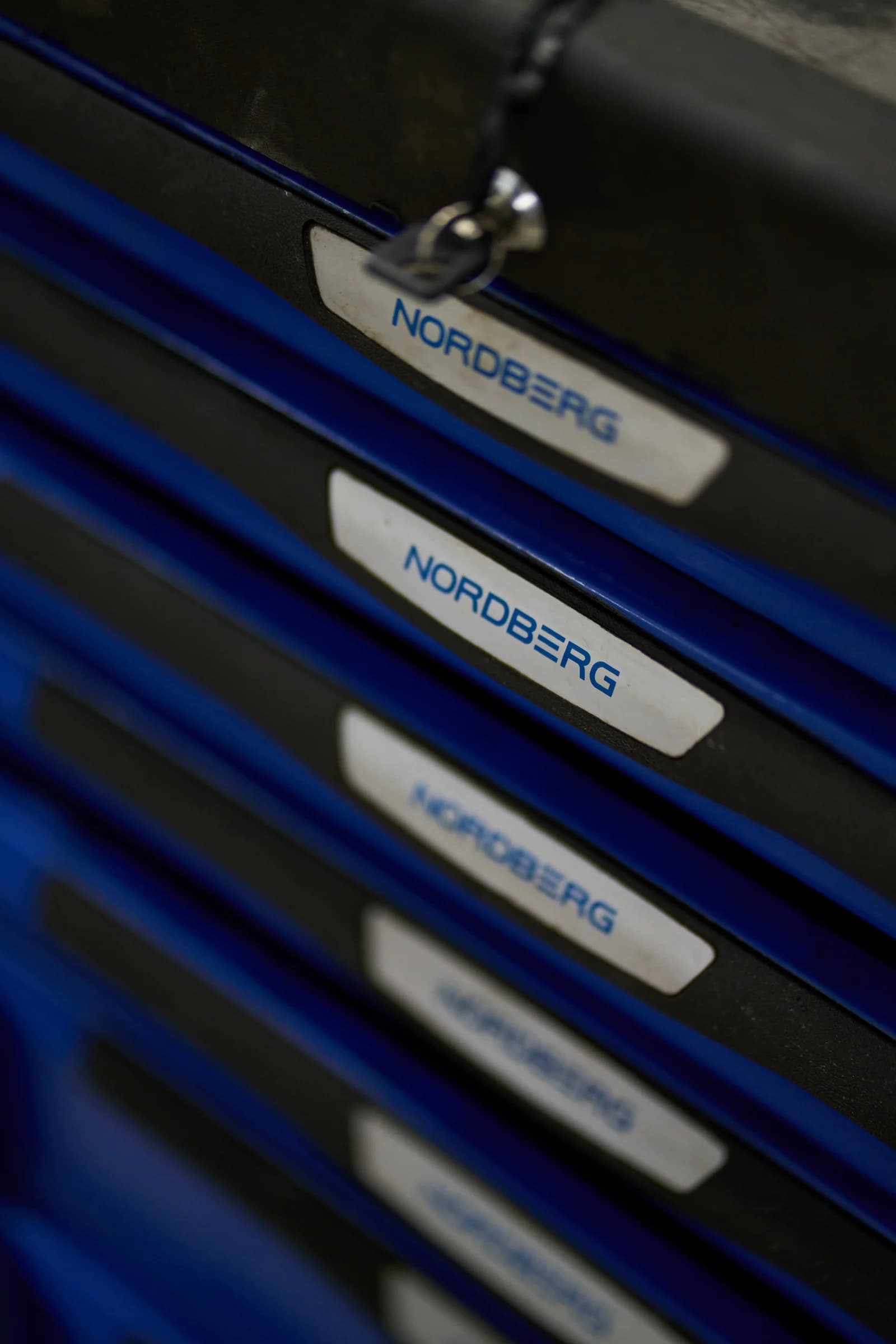 Тележка NORDBERG T6N — 6 ящиков нагрузка 350 кг замок в каждом ящике синяя 800×470×980 мм