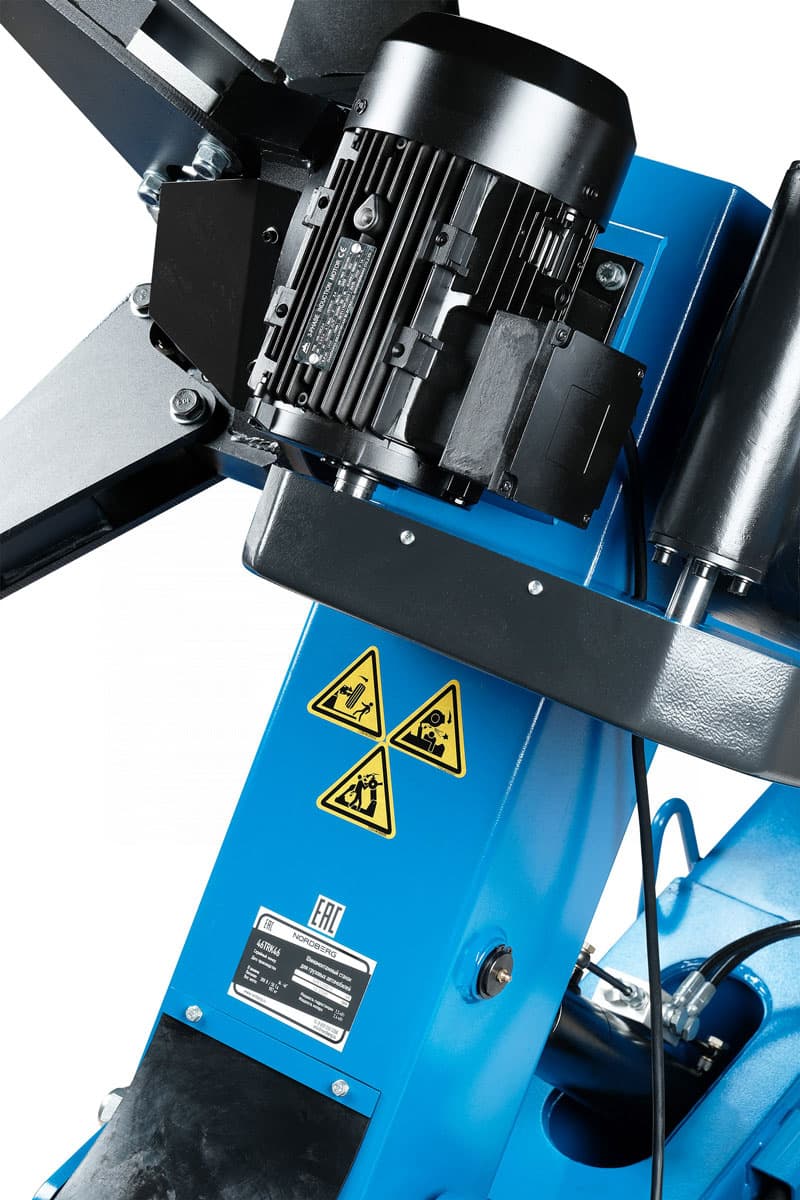 NORDBERG 46TRKE46 — работа с колесом грузового автомобиля