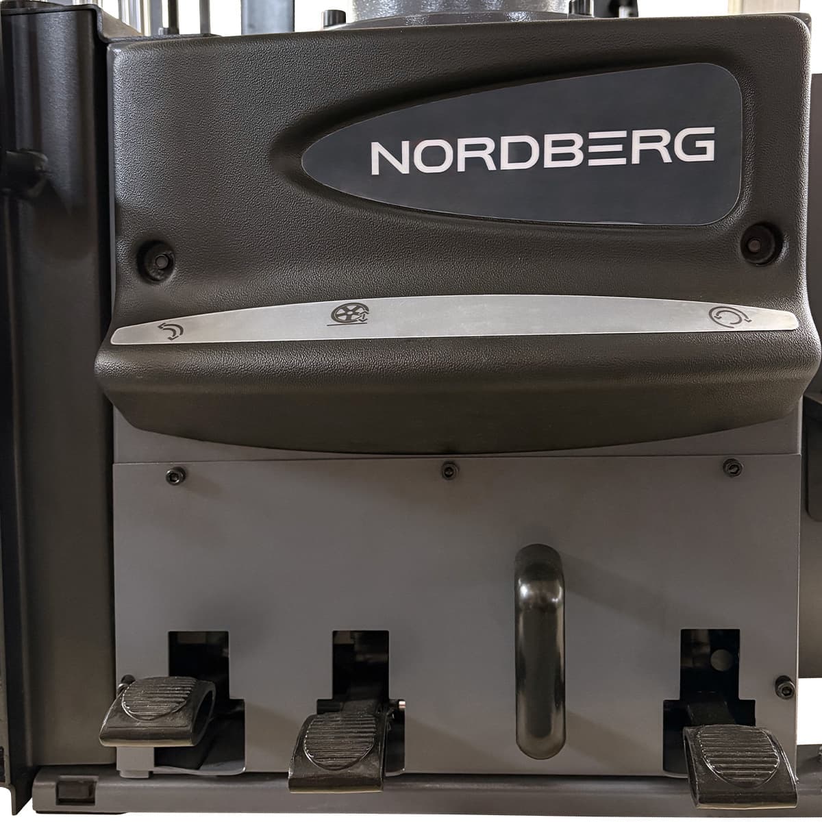 NORDBERG 4645(G) — монтаж низкопрофильной шины с третьей рукой