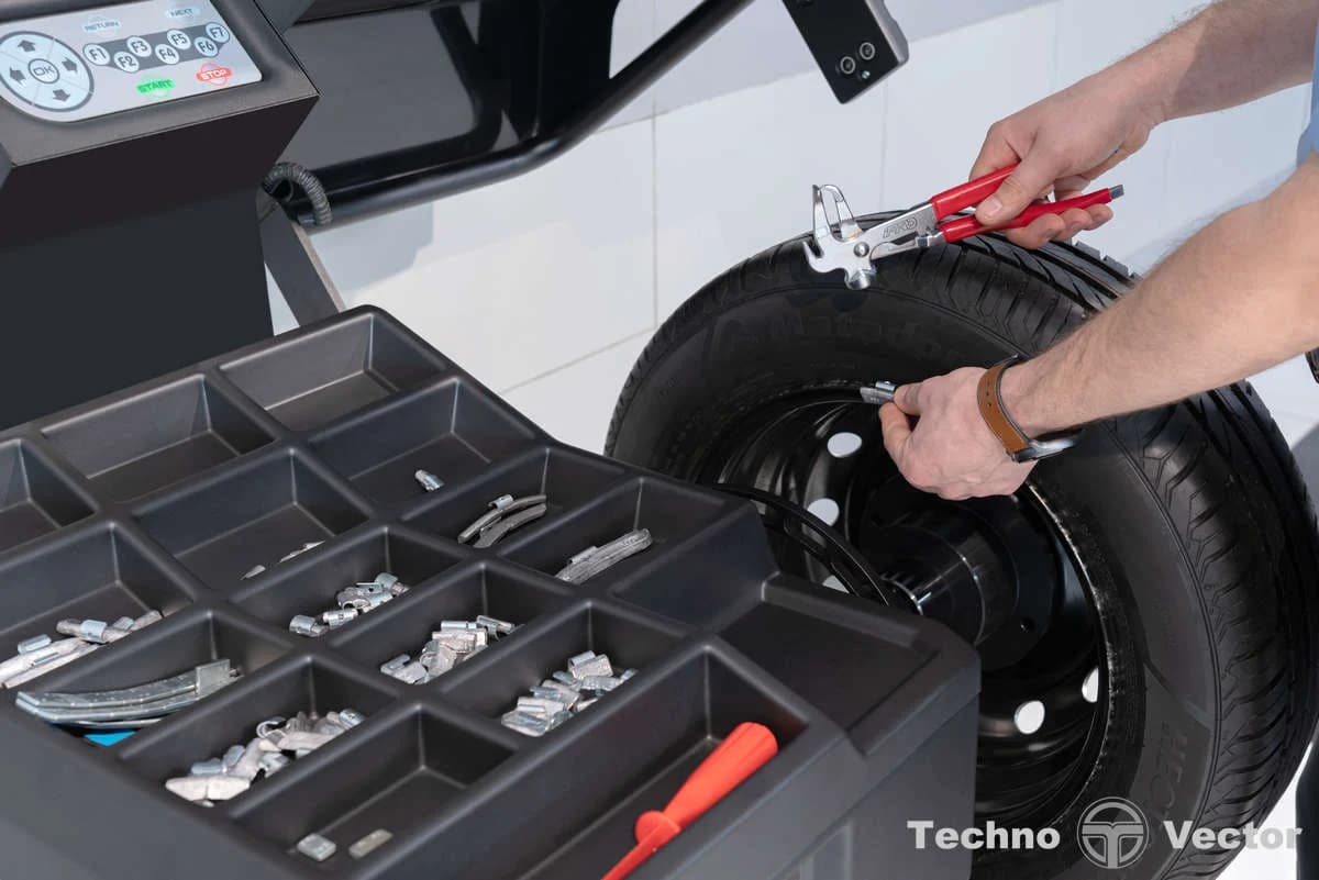 Балансировочный станок iPRO BM4 — вид спереди в мастерской