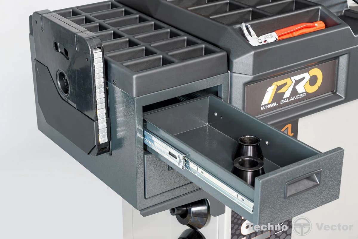 iPRO BM4 — вал с конусом и установленным колесом