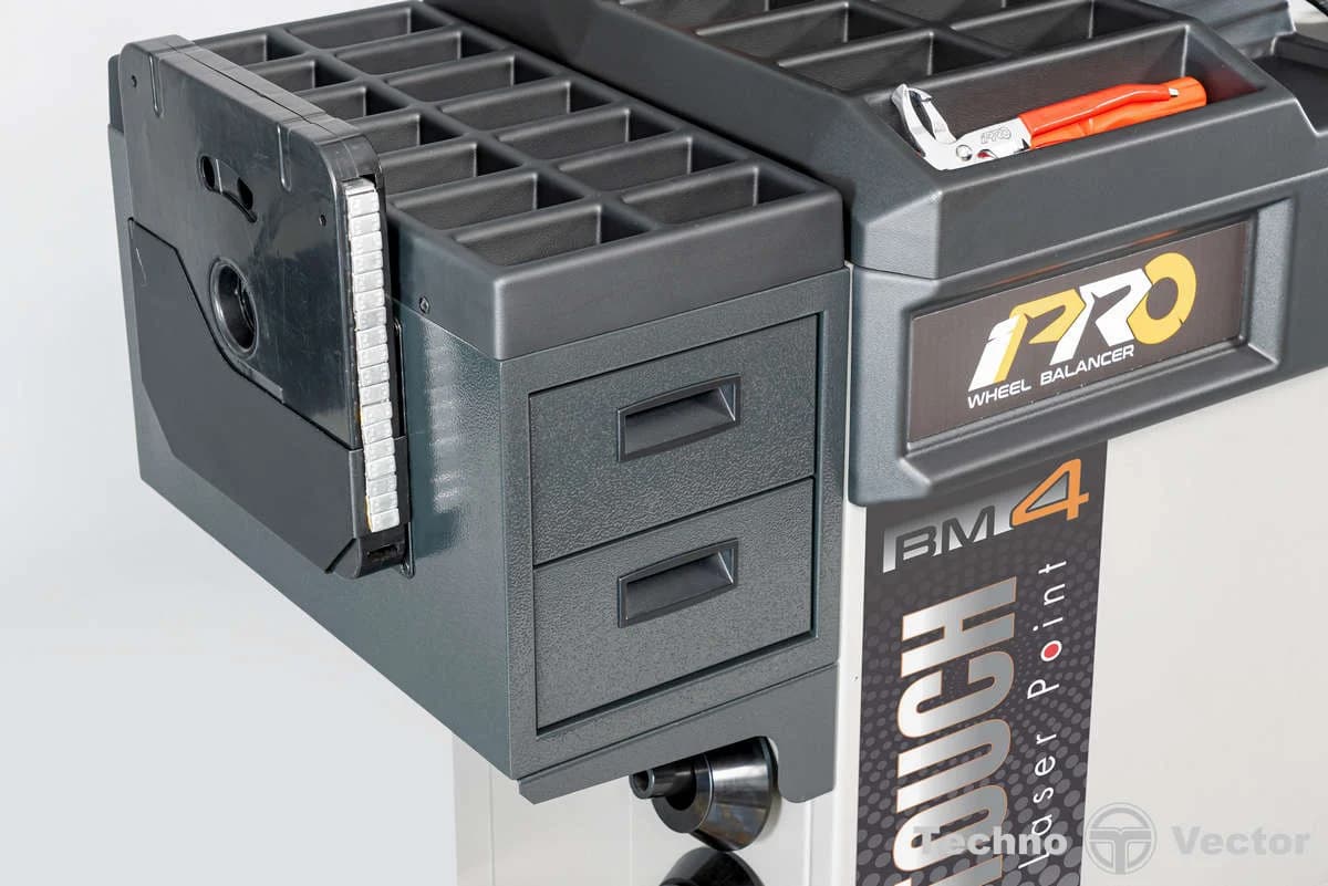 iPRO BM4 — многофункциональная клавиатура управления