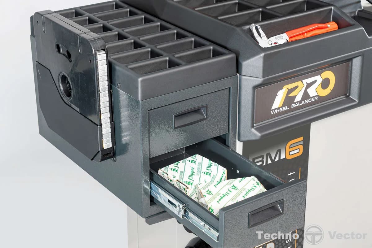 Балансировочный стенд iPRO BM6 — вид сбоку