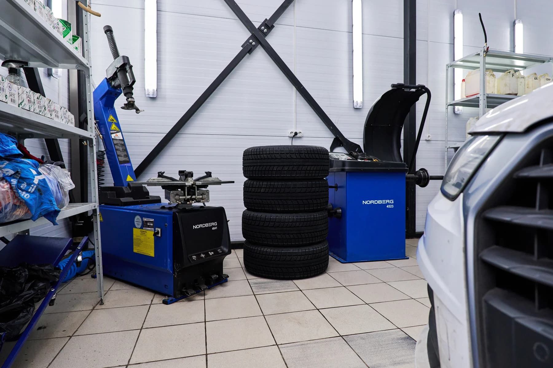 NORDBERG 4523 — фирменная табличка и серийный номер