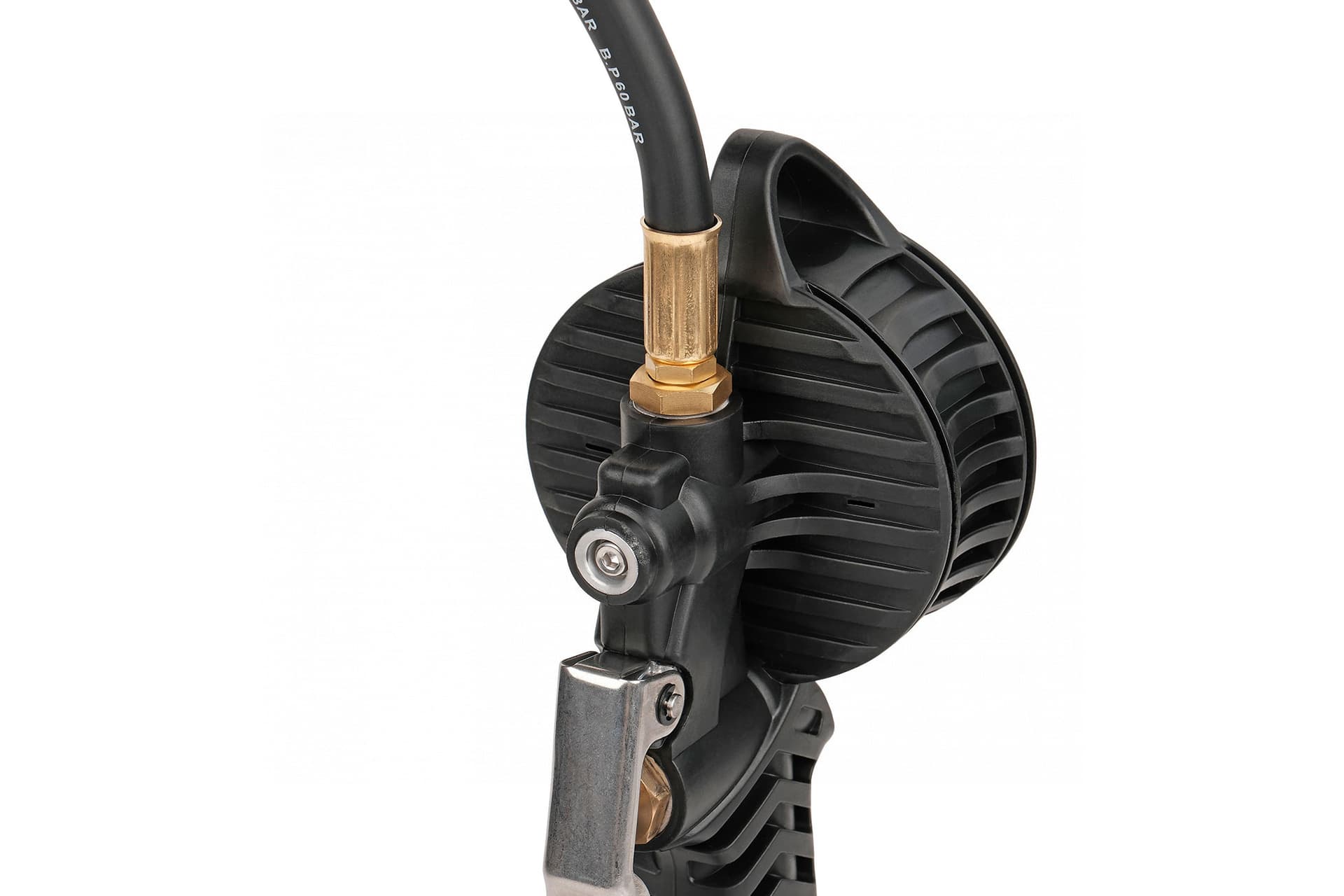 Пистолет для накачки шин Nordberg Ti81 в работе на шиномонтажном посту