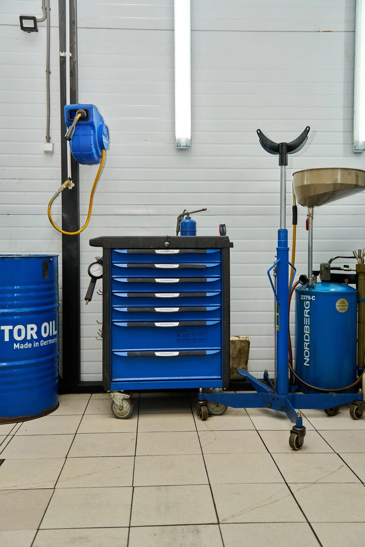 Тележка NORDBERG T6N — 6 ящиков нагрузка 350 кг замок в каждом ящике синяя 800×470×980 мм