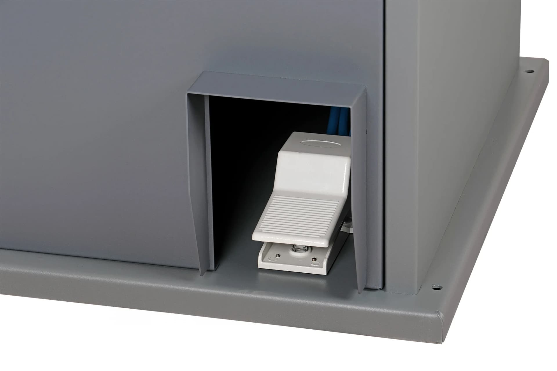 Клепальный станок пневматический Nordberg NR8T — цилиндр 125 мм, с тумбой