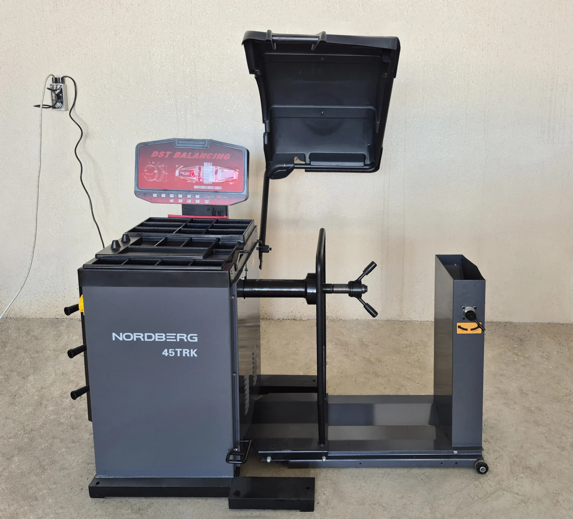 NORDBERG 45TRK — комплект поставки: конусы, гайка, клещи